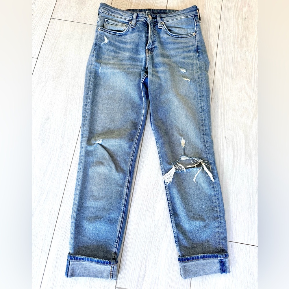 Beautiful very flattering cut and color. Worn once